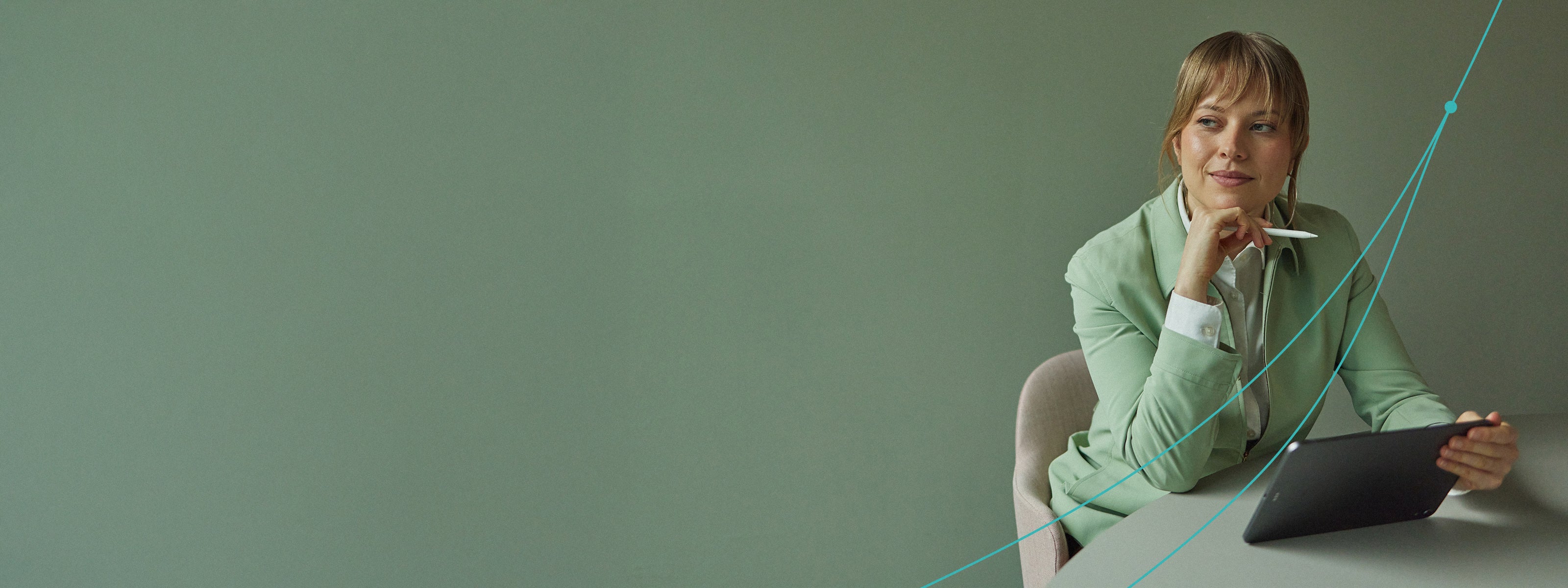 Woman reflecting while holding a tablet, representing strategic thinking in the fashion business